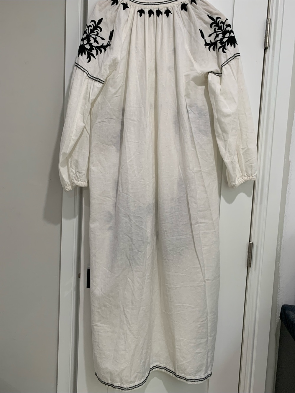 Zara White Maxi Dress with Black Embroidered Motifs - Picture 4 of 6